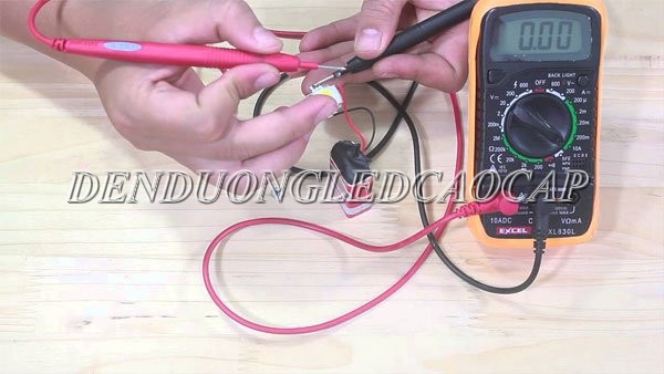 Cách kiểm tra bóng đèn huỳnh quang bằng đồng hồ thông mạch